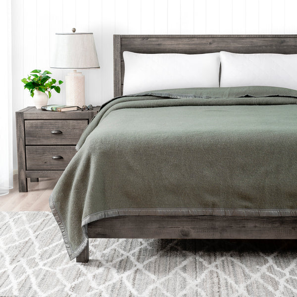 King Poyet Motte Rivoli/Elysee 400GSM Mid-Weight 100% Virgin Wool Blanket, Grey