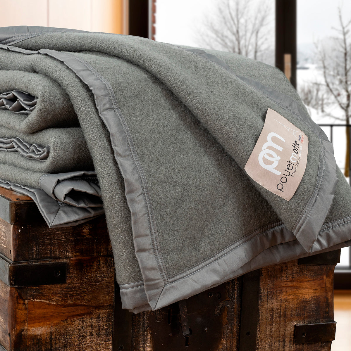 Poyet Motte Rivoli/Elysee 400GSM Mid-Weight 100% Virgin Wool Blanket, Grey