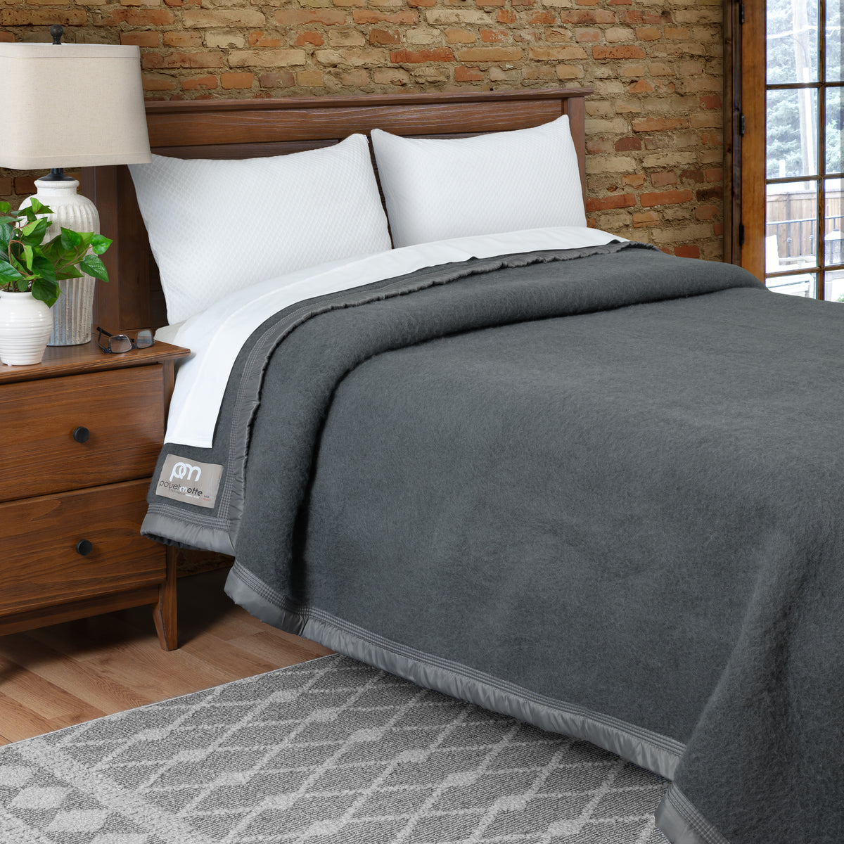 Aurora-wool-blanket-700gsm-blue-side-bed