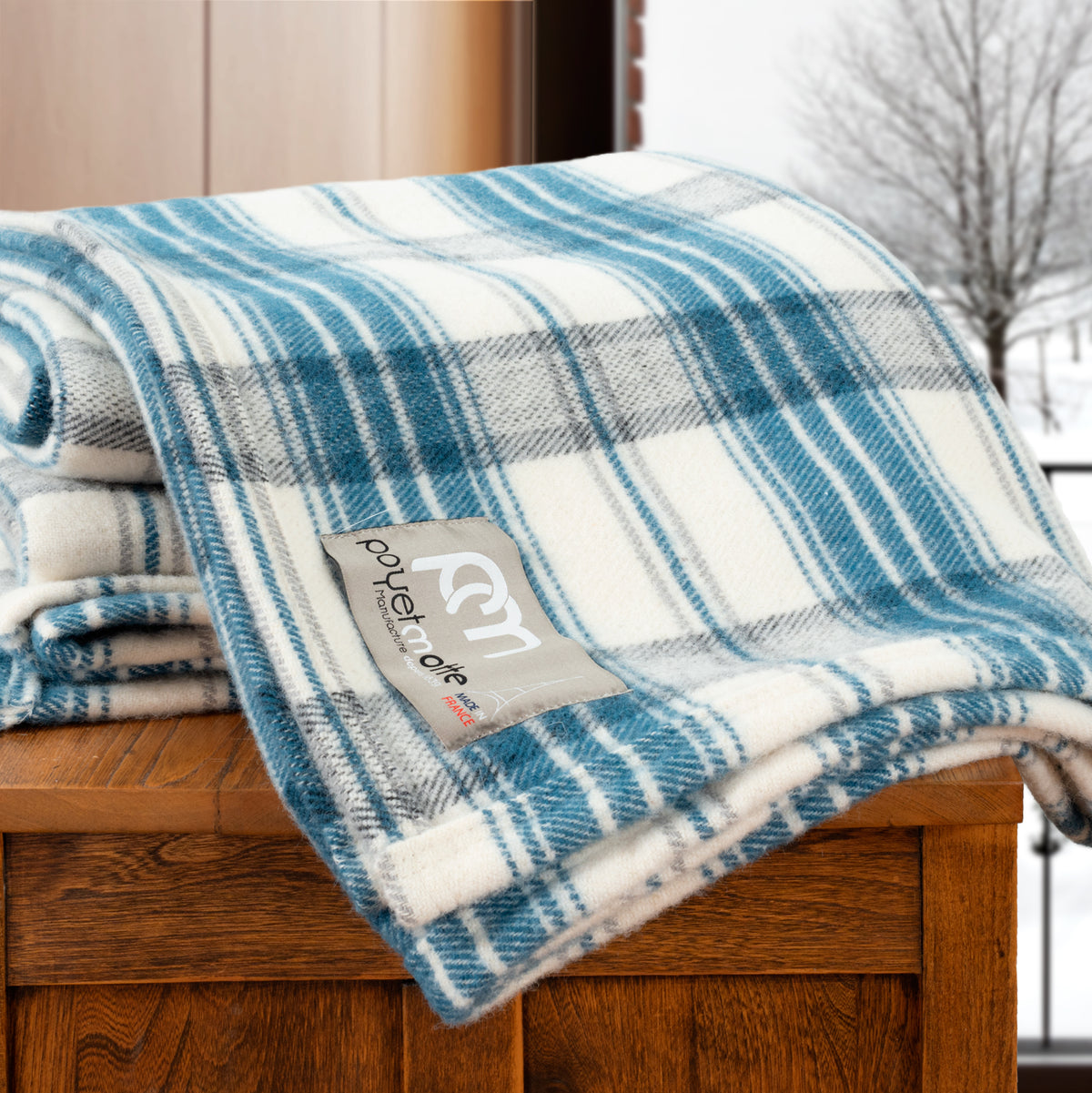 Tahoe-wool-blanket-450gsm-blue-dresser