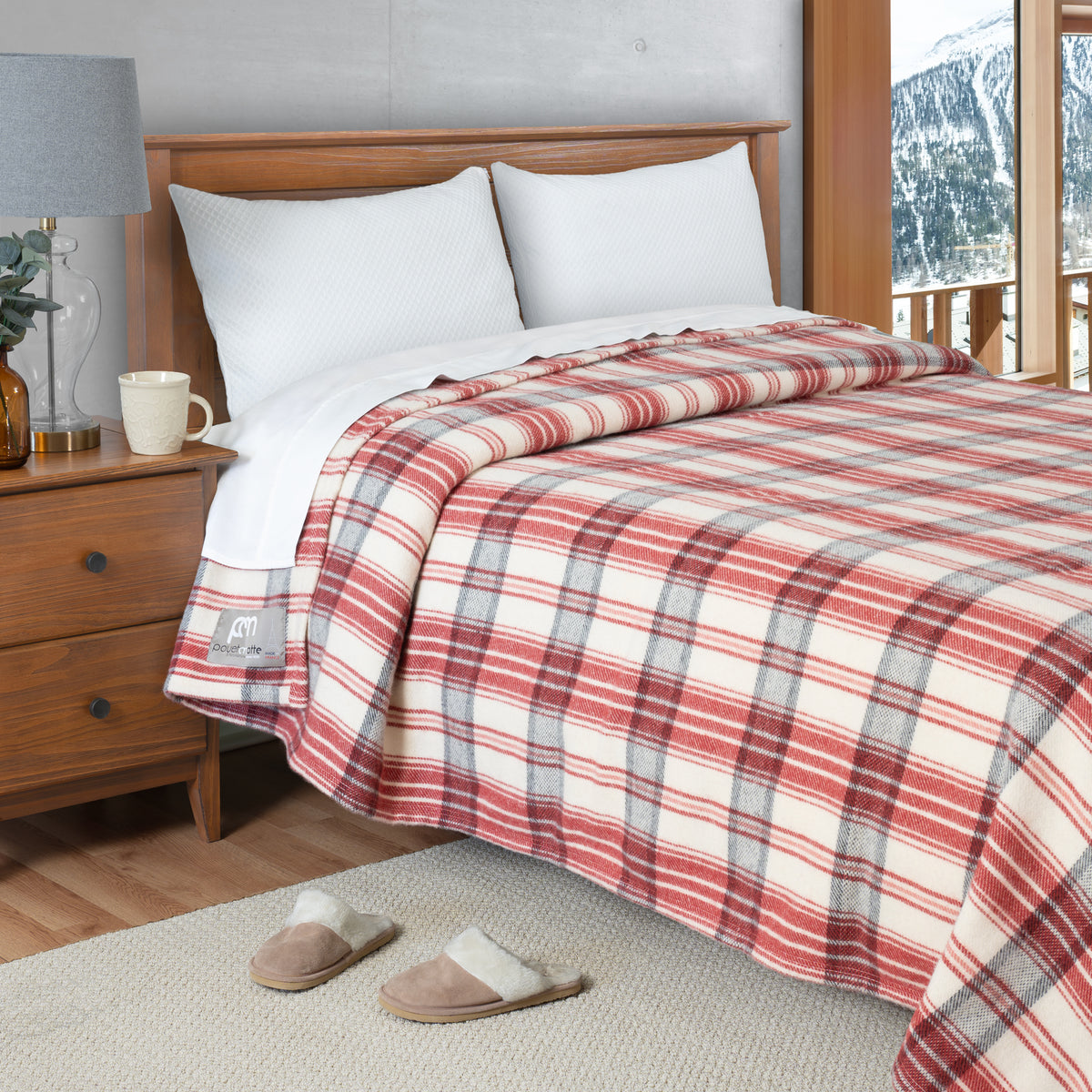 Tahoe-wool-blanket-450gsm- rosewood -side-bed