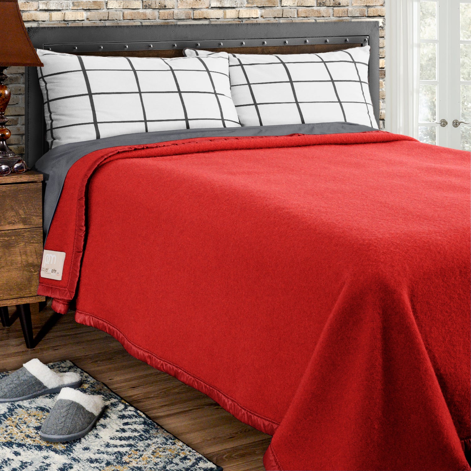 Poyet Motte Rivoli/Elysee 400GSM Mid-Weight 100% Virgin Wool Blanket, Red